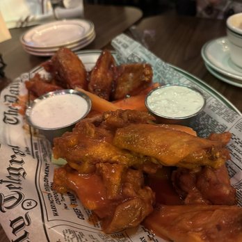 Miller's Pub - Chicken Wings - American Near Me - Chicago, Illinois Miller's Pub - Chicken Wings - American Near Me - Chicago, Illinois