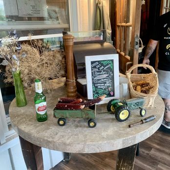 Backwoods Crossing - Fun table setting - Southern Near Me - Tallahassee, Florida