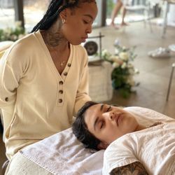 Loma Spa - Facial Fascia release massage