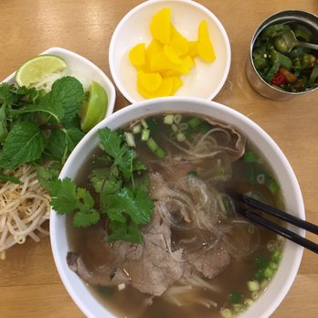 Pho 366 - Pho de filé e fraldinha (sopa vietnamita). A porção pequena é enorme!  R$30. Chef Yong. - Vietnamese Near Me - São Paulo, SP