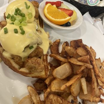 L'Oeufrier - Chicken & Waffles - Breakfast & Brunch Near Me - Montreal, Quebec