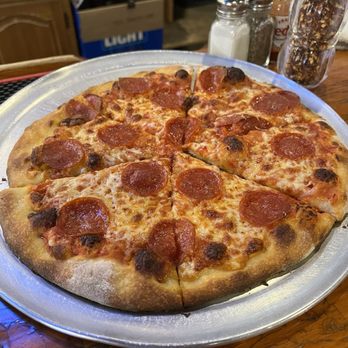 FRANCO’S PIZZERIA AND PUB - Updated March 2026 - 24 Photos & 97 Reviews ...