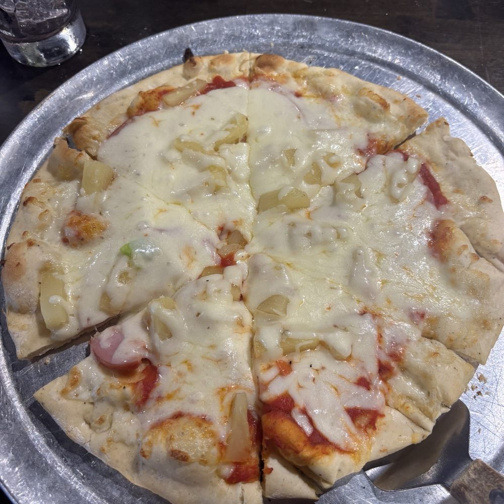 Thin crust hawaiian pizza Thin crust hawaiian pizza