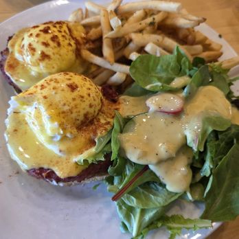 YogurStory - corned beef eggs Benedict - Pancakes Near Me - Honolulu, Hawaii YogurStory - corned beef eggs Benedict - Pancakes Near Me - Honolulu, Hawaii