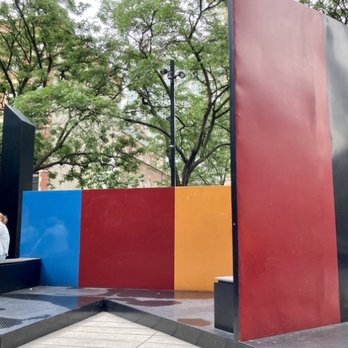 Gracie Mews Publc Space - Taken previously Posted with review 09/23/21 - Public Art Near Me - New York, New York Gracie Mews Publc Space - Taken previously Posted with review 09/23/21 - Public Art Near Me - New York, New York