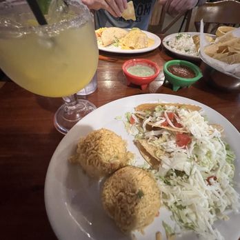 La Brisa Mexican Grill - Mango Magarita & Taco Platter (shredded chicken) - Mexican Near Me - League City, Texas
