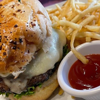 Local Goat - Billy Burger* - New American Near Me - Pigeon Forge, Tennessee