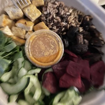 sweetgreen - Healthy Salads, Wraps, and Bowls - Yum! - Salad Near Me - Pasadena, California