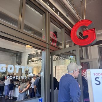 Gott's Ferry Building - Outside line - Burgers Near Me - San Francisco, California