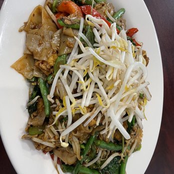 Suvipa Thai Food - Drunken Noodles with tofu - Thai Near Me - Denver, Colorado