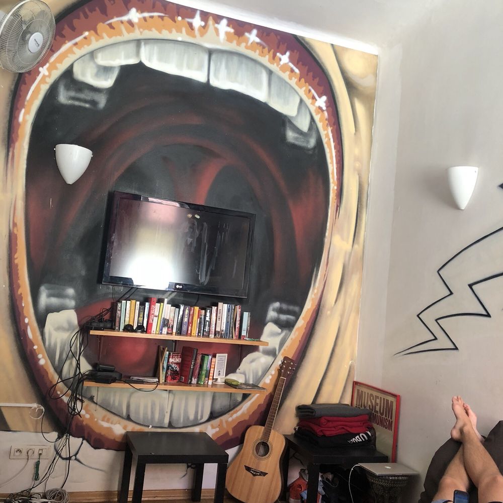 The MadHouse Hostel - TV room - Hostels Near Me - Prague, Puerto Rico