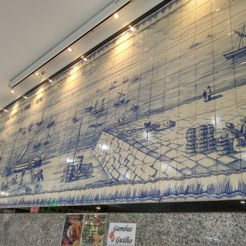 Restaurante Farol - "Azulejo" inside the restaurant - Seafood Near Me - Almada, 15