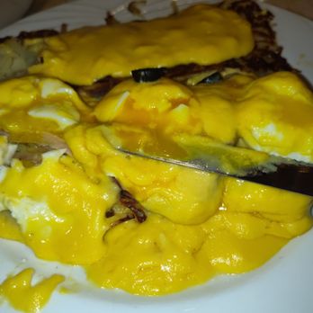 Cafe Bellini - *poached eggs=A  *toasted English muffin=A * Hollandaise sauce needs lemon but good=B *Canadian Bacon=D - Cafes Near Me - Sparks, Nevada