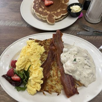 Eves Eatery - Biscuits and Gravy - Pizza Near Me - Carson City, Nevada