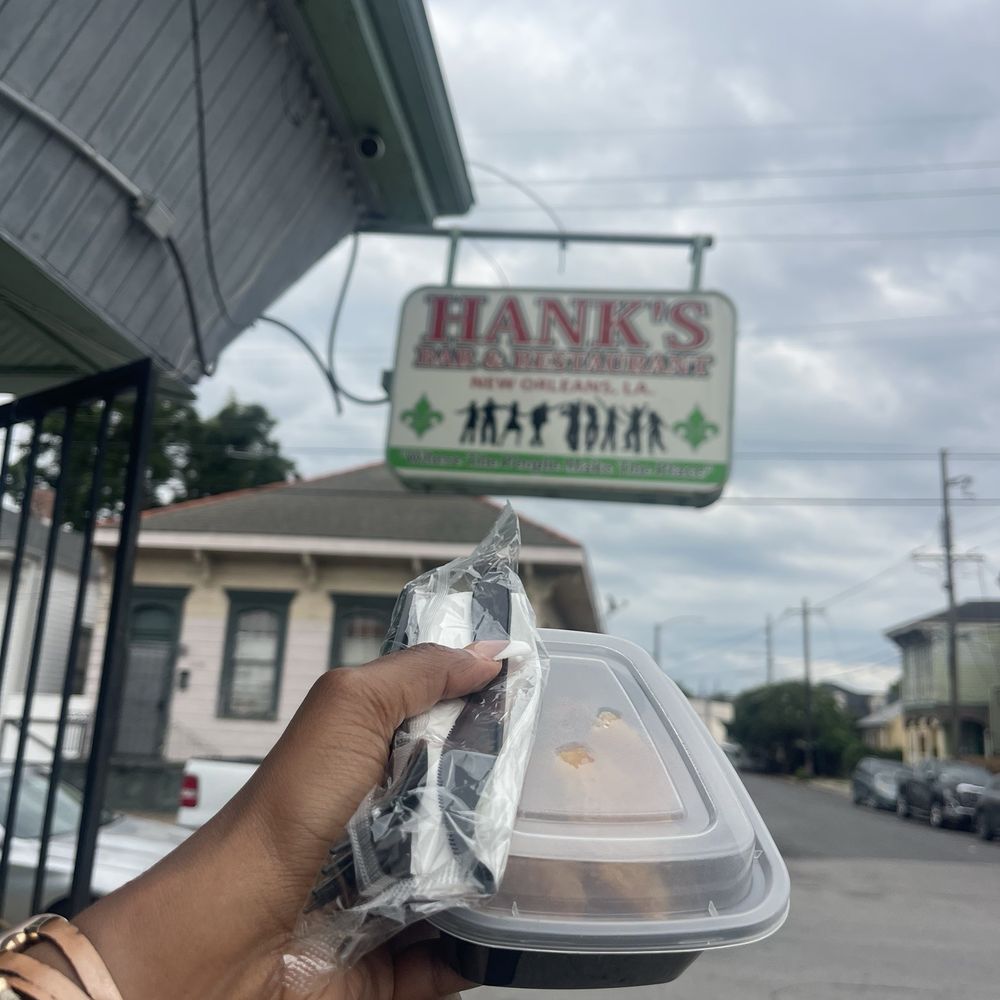 Hank's Bar - Bars Near Me - New Orleans, Louisiana
