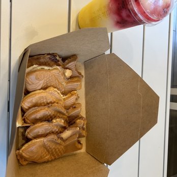 B’Lets Roastery - Dragon Lichi and 6 Taiyaki - Waffles Near Me - South El Monte, California B’Lets Roastery - Dragon Lichi and 6 Taiyaki - Waffles Near Me - South El Monte, California
