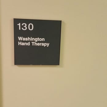 Washington Hand Therapy - Kirkland - Super convenient location.  Could use a touch more parking, but who couldn't?  ;) - Physical Therapy Near Me - Kirkland, Washington