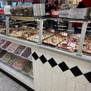 Redmon's Candy Factory - Fudges - Candy Stores Near Me - Phillipsburg, Missouri