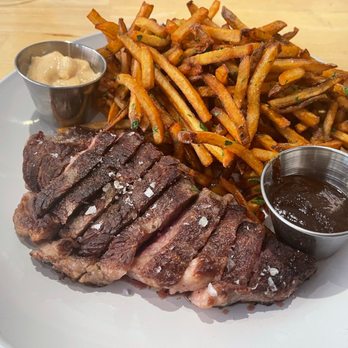 Crown Republic Gastropub - Steak and frites (plan fries) - Gastropubs Near Me - Cincinnati, Ohio