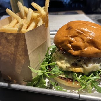Firestone Walker - Paso Robles - Brewhouse Burger - Steak-blend patty, gruyere, caramelized onion, horseradish aioli, arugula, potato bun - Breweries Near Me - Paso Robles, California