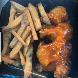 Munchie Bus - Mango habanero wings with Season fries