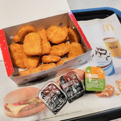 McDonald's - 20er Chicken McNuggets mit 3 Saucen