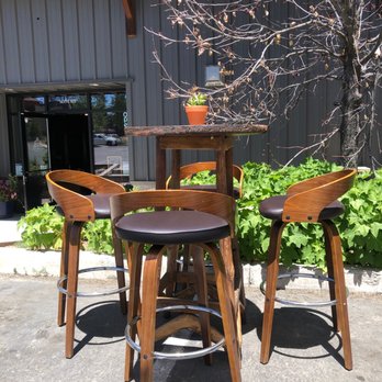 The Good Wolf Brewing Company - Outdoor seating area - Brewpubs Near Me - Truckee, California The Good Wolf Brewing Company - Outdoor seating area - Brewpubs Near Me - Truckee, California