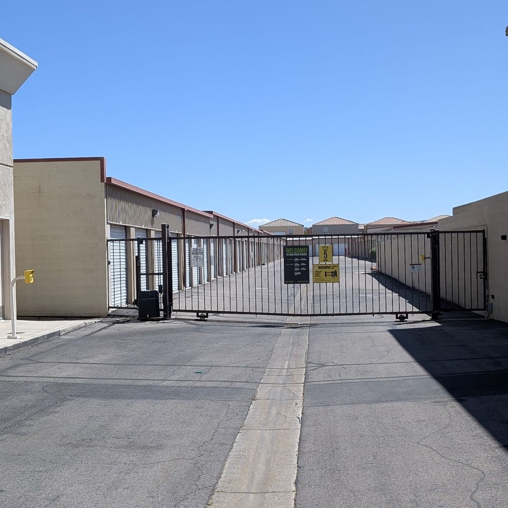 Extra Space Storage - Love the fact that it's skated lots of security cams makes you feel like a very safe and secure space - Self Storage Near Me - Las Vegas, Nevada Extra Space Storage - Love the fact that it's skated lots of security cams makes you feel like a very safe and secure space - Self Storage Near Me - Las Vegas, Nevada