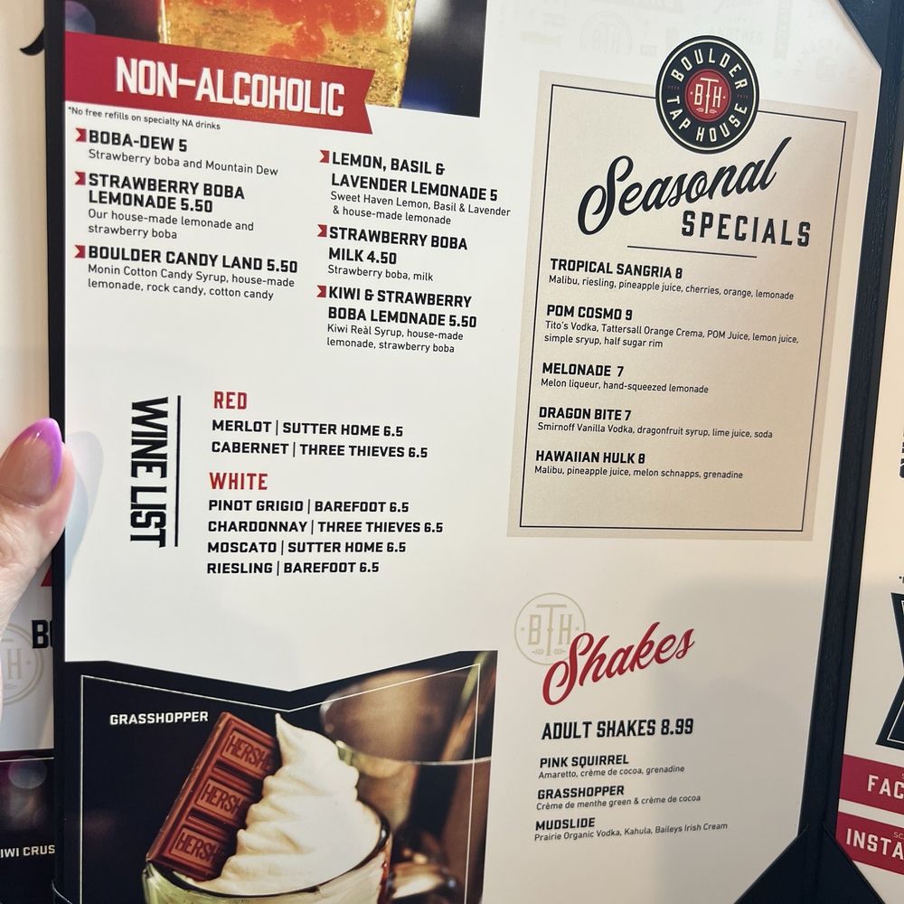 Boulder Tap House - Non alcoholic and seasonal drinks - Sports Bars Near Me - Ankeny, Iowa
