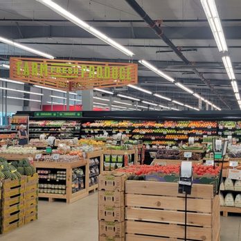 Brookshire Brothers - Amazing big produce area fully stocked! - Grocery Near Me - Lago Vista, Texas