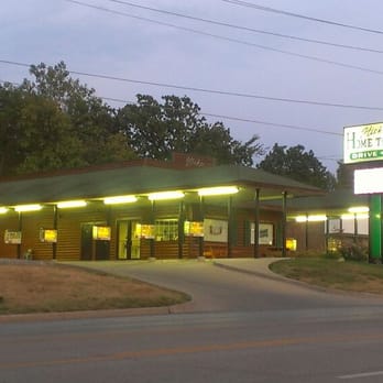 Hicks Hometown Drive-In - Restaurant at dusk - Burgers Near Me - Chillicothe, Missouri