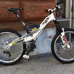 Hornet Bike Shop - GT DH-I, Kundenaufbau