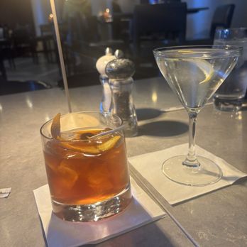 Hyatt Regency - Nice pour and the brisket nachos were enormous. And good. - Hotels Near Me - Dallas, Texas