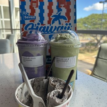 S7 IcyBubble - Got our drinks! You can sit down eat your sweet treats, play games or you can do your homework etc! It has AC to keep cool! - Juice Bars & Smoothies Near Me - Waipahu, Hawaii