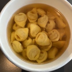 Bottega Portici - Tortellini en brodo