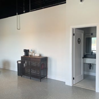 Iron 24 - Entryway - Gyms Near Me - Oakville, Ontario Iron 24 - Entryway - Gyms Near Me - Oakville, Ontario