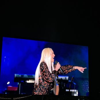 Coastal Country Jam - Gwen Stefani - 2023 coastal country jam - Festivals Near Me - Long Beach, California