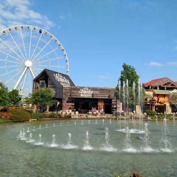 The Island - Fountains and ferris wheel at "The Island" - Amusement Parks Near Me - Pigeon Forge, Tennessee The Island - Fountains and ferris wheel at "The Island" - Amusement Parks Near Me - Pigeon Forge, Tennessee