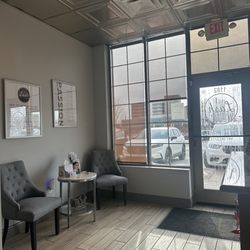 The Lash Lounge - Lobby