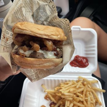 Del-icious Burgers - Paniolo burger - Food Trucks Near Me - Mililani, Hawaii Del-icious Burgers - Paniolo burger - Food Trucks Near Me - Mililani, Hawaii