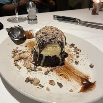Chart House - Hot Chocolate Lava Cake - Seafood Near Me - Portland, Oregon