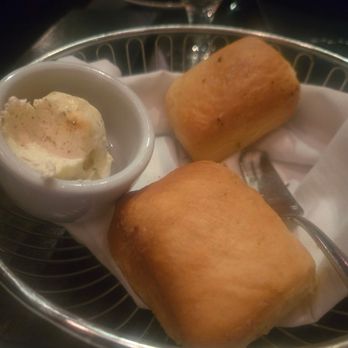 Montarra - Dinner rolls - New American Near Me - Algonquin, Illinois