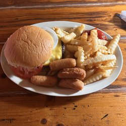 Courtney's BBQ - Burger lunch special