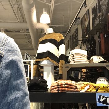 VOLCOM - CLOSED - Updated January 2026 - 4976 Premium Outlets Way