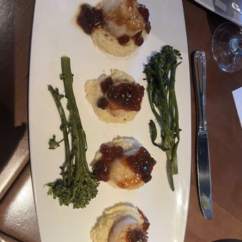 Juniper Grill - Ballantyne - Sea scallops with grits and pepper chutney - New American Near Me - Charlotte, North Carolina Juniper Grill - Ballantyne - Sea scallops with grits and pepper chutney - New American Near Me - Charlotte, North Carolina