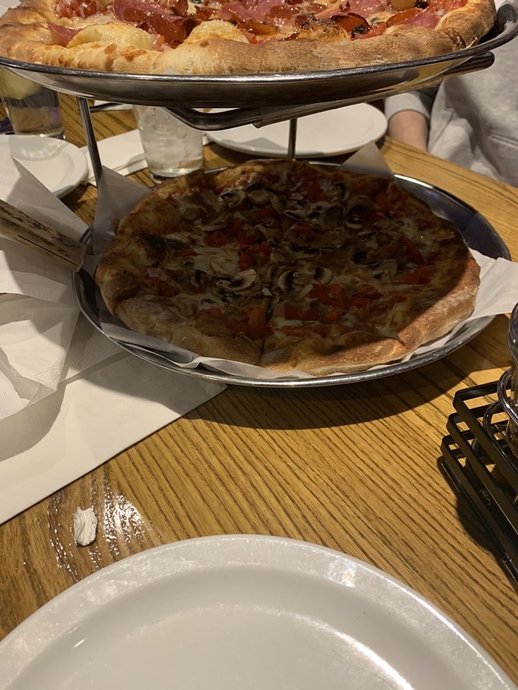 Food from Faccia Luna Pizzeria