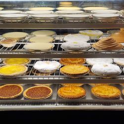 Nation's Giant Hamburgers - Pie case