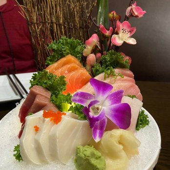 LEVEL Restaurant & Bar - Sashimi Regular. Beautiful presentation and yummy! Fish was fresh. - Asian Fusion Near Me - Richmond, Virginia
