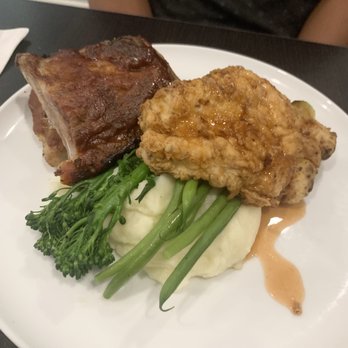 Room 797 - a plate of meat, mashed potatoes and broccoli - Wine Bars Near Me - Southampton, Ontario Room 797 - a plate of meat, mashed potatoes and broccoli - Wine Bars Near Me - Southampton, Ontario