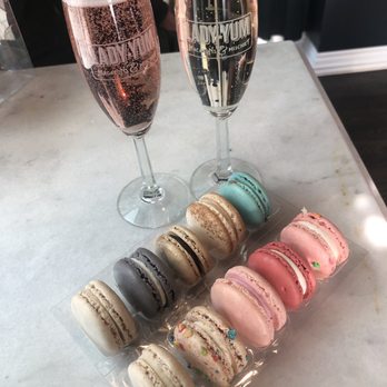 Lady Yum - Denny Triangle - House Rose and champagne. 10 macarons - Macarons Near Me - Seattle, Washington Lady Yum - Denny Triangle - House Rose and champagne. 10 macarons - Macarons Near Me - Seattle, Washington
